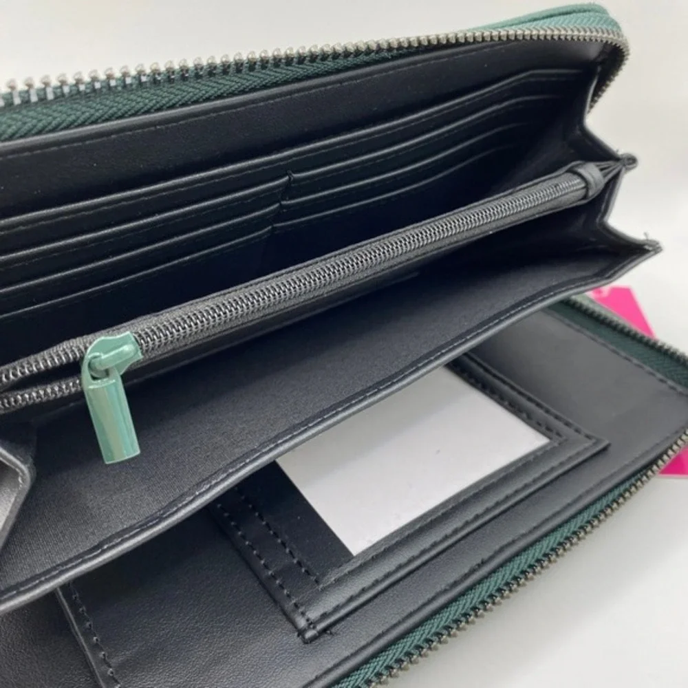 Betsey‎ Johnson XOZIPPP Zip Around Wristlet Wallet Clutch Green Faux Leather NWT